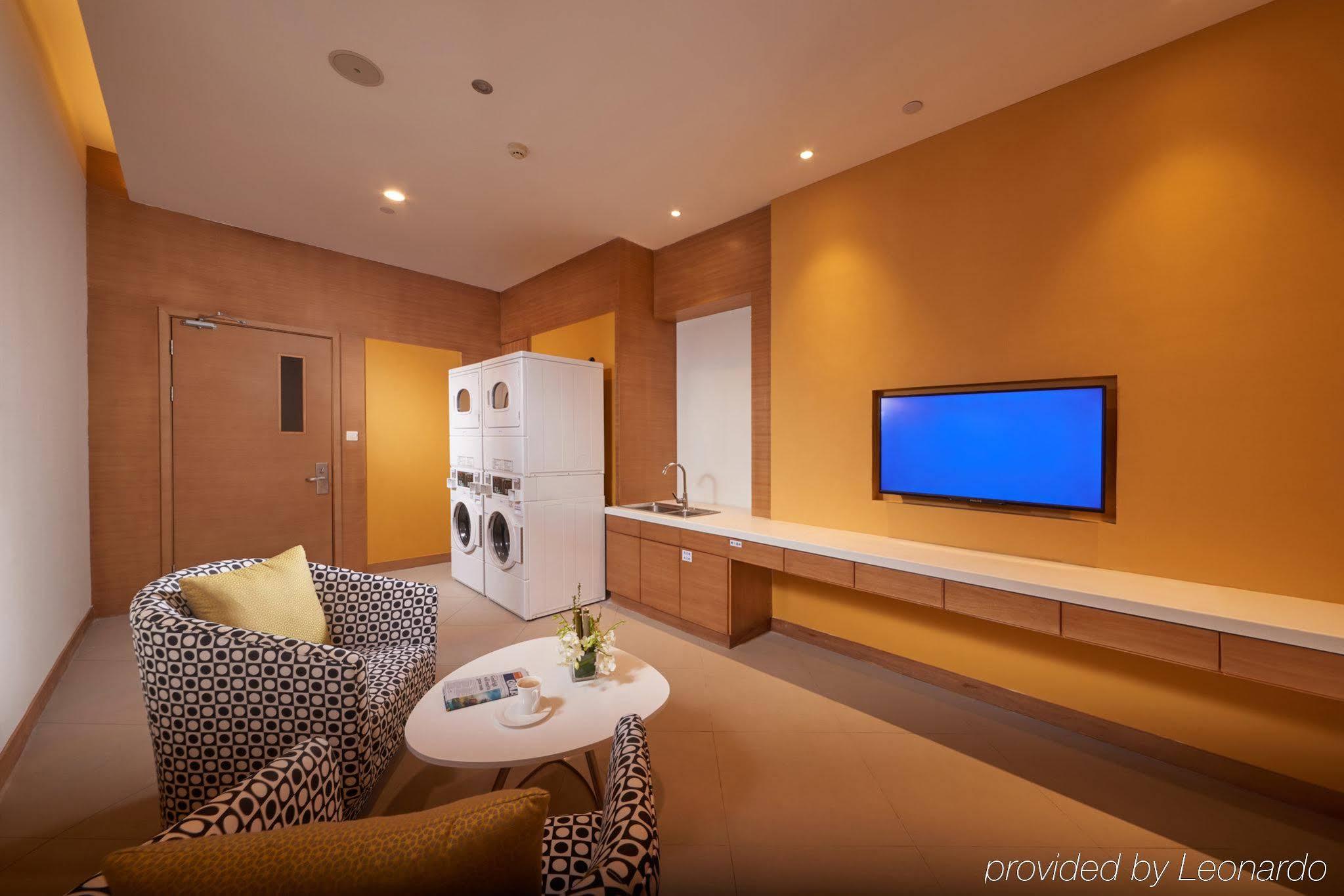 Holiday Inn Express Chengdu Huanhuaxi By Ihg-Near Jinsha Site Musem,Near Wuhou Temple Museum,Welcome Drinks,Free Gym,Free Self-Service Laundry צ'נגדו מראה חיצוני תמונה