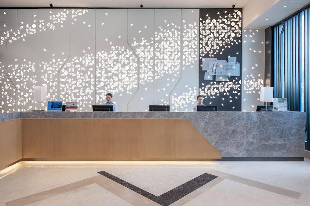 Holiday Inn Express Chengdu Huanhuaxi By Ihg-Near Jinsha Site Musem,Near Wuhou Temple Museum,Welcome Drinks,Free Gym,Free Self-Service Laundry צ'נגדו מראה חיצוני תמונה