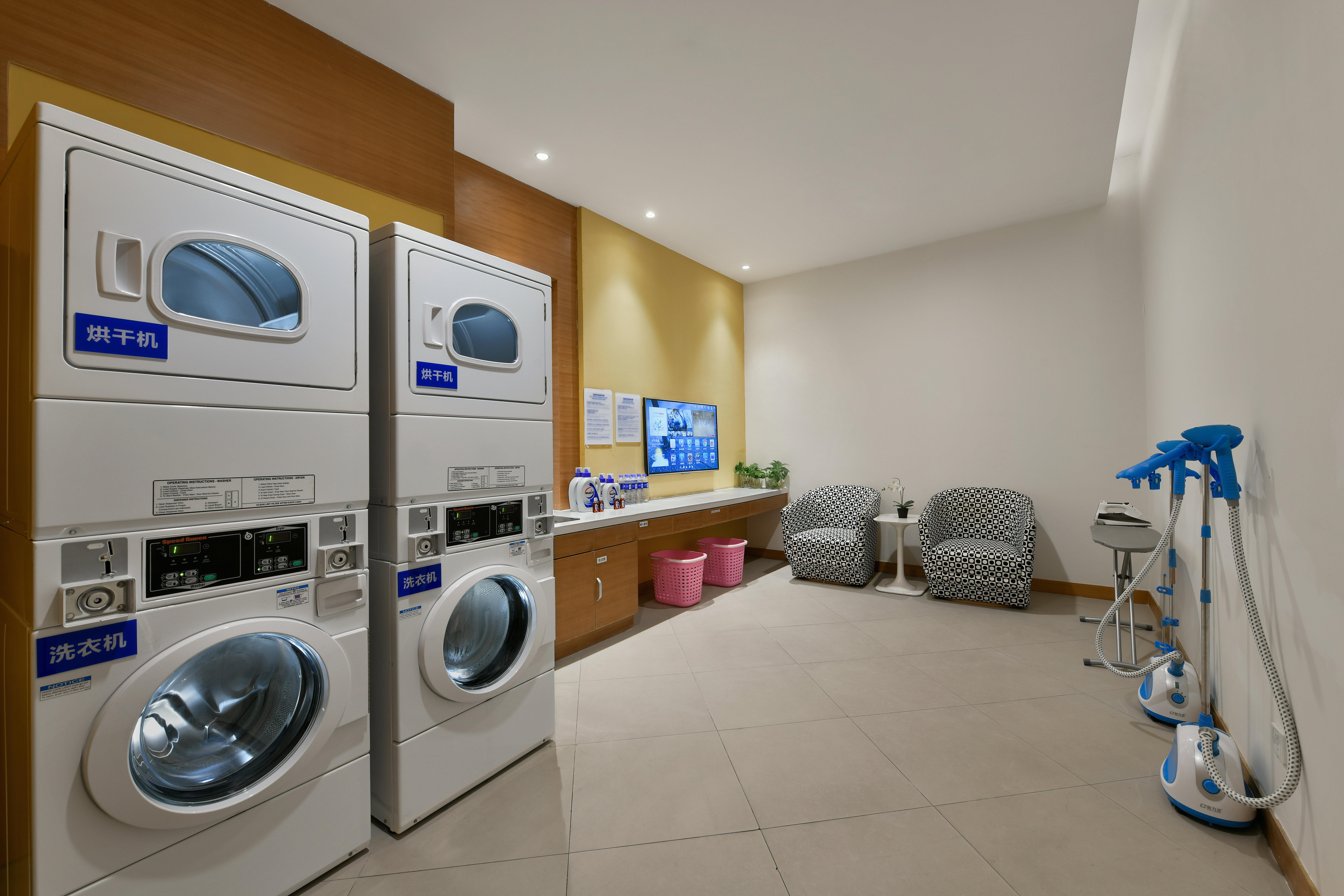 Holiday Inn Express Chengdu Huanhuaxi By Ihg-Near Jinsha Site Musem,Near Wuhou Temple Museum,Welcome Drinks,Free Gym,Free Self-Service Laundry צ'נגדו מראה חיצוני תמונה