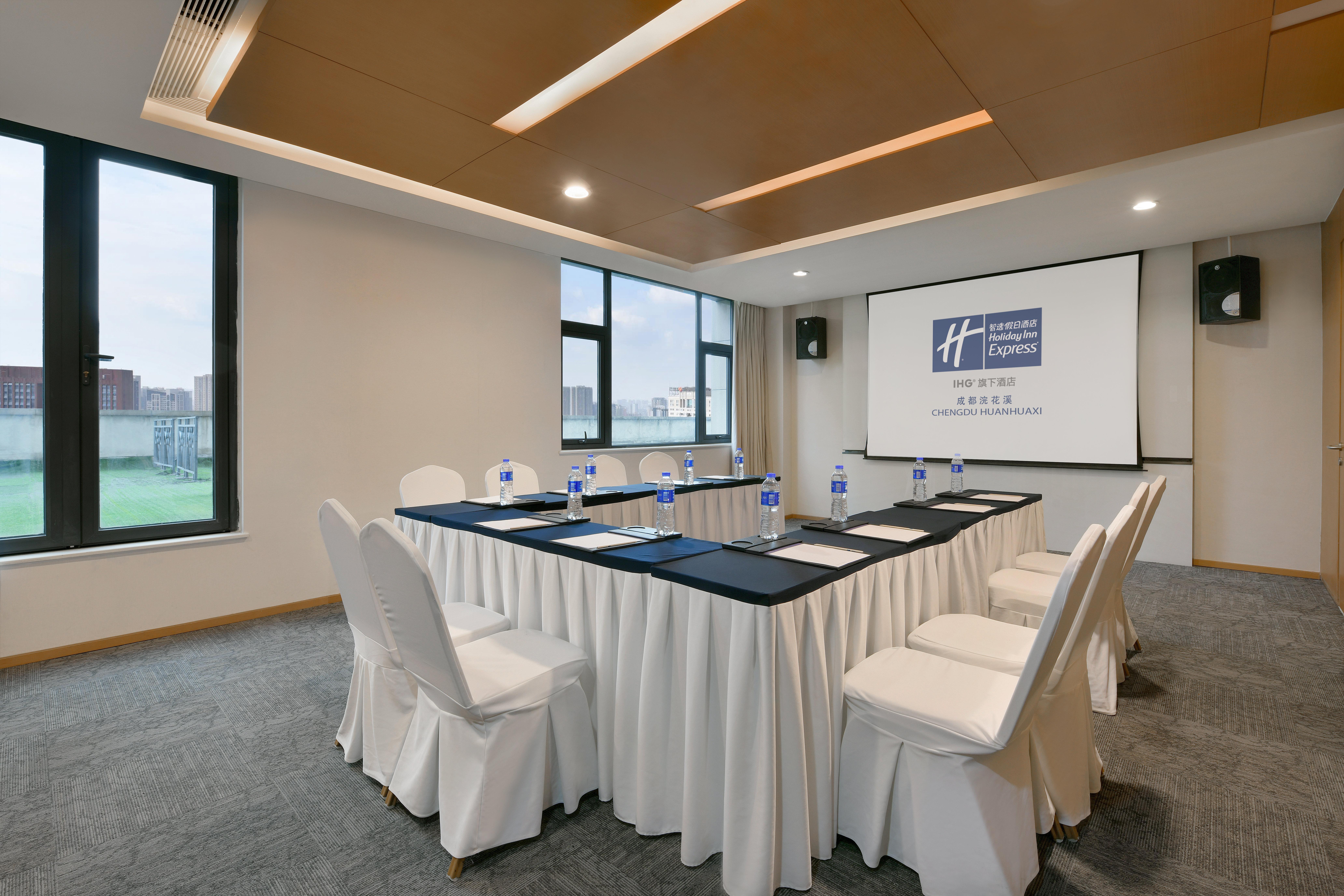 Holiday Inn Express Chengdu Huanhuaxi By Ihg-Near Jinsha Site Musem,Near Wuhou Temple Museum,Welcome Drinks,Free Gym,Free Self-Service Laundry צ'נגדו מראה חיצוני תמונה