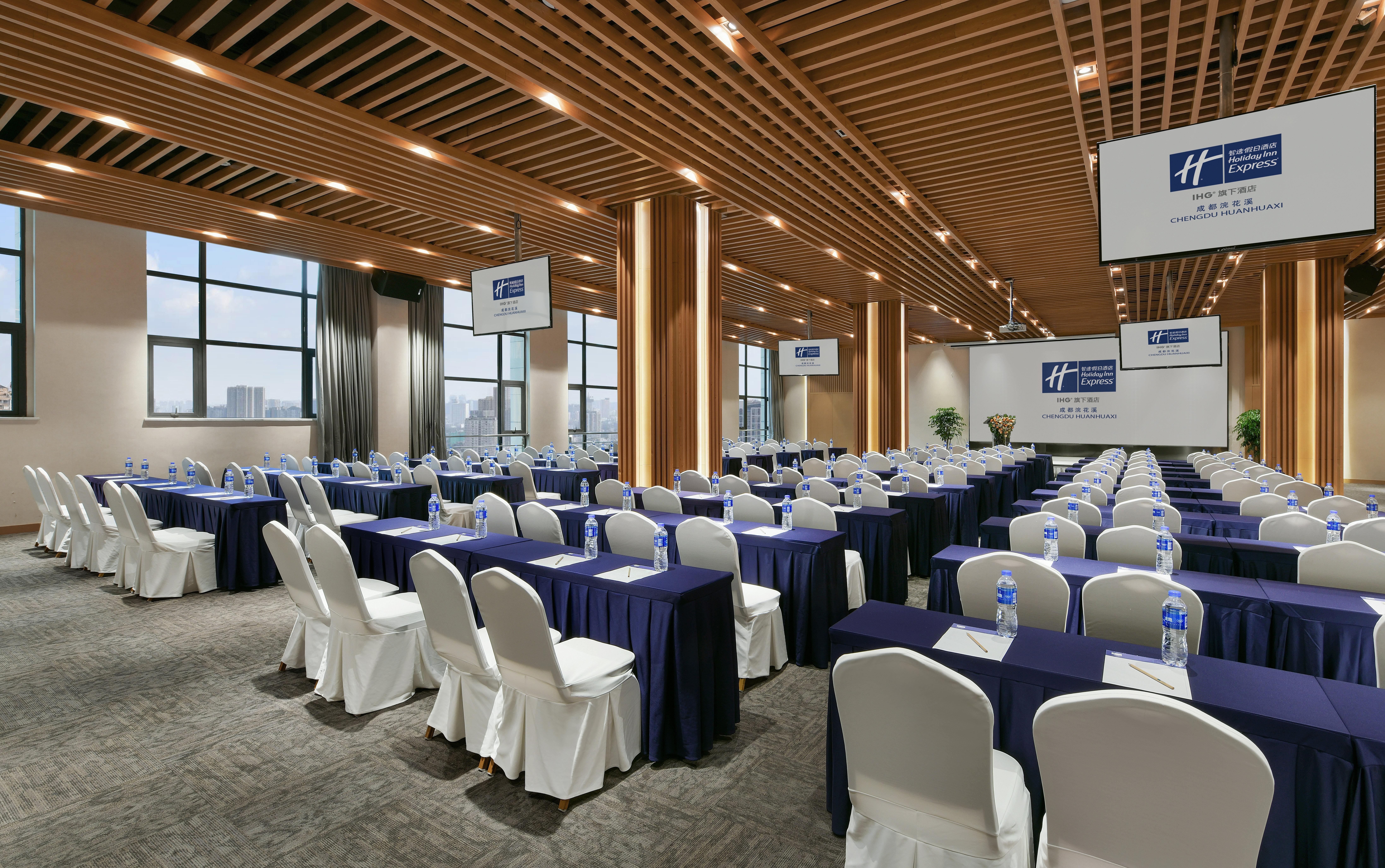 Holiday Inn Express Chengdu Huanhuaxi By Ihg-Near Jinsha Site Musem,Near Wuhou Temple Museum,Welcome Drinks,Free Gym,Free Self-Service Laundry צ'נגדו מראה חיצוני תמונה