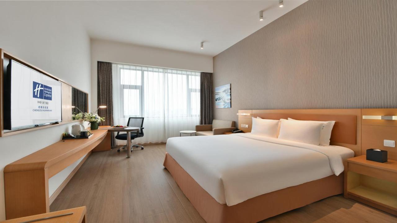 Holiday Inn Express Chengdu Huanhuaxi By Ihg-Near Jinsha Site Musem,Near Wuhou Temple Museum,Welcome Drinks,Free Gym,Free Self-Service Laundry צ'נגדו מראה חיצוני תמונה