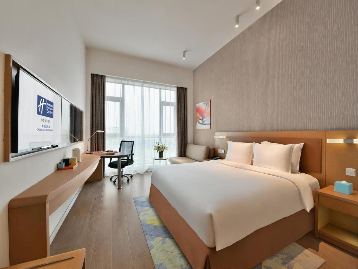 Holiday Inn Express Chengdu Huanhuaxi By Ihg-Near Jinsha Site Musem,Near Wuhou Temple Museum,Welcome Drinks,Free Gym,Free Self-Service Laundry צ'נגדו מראה חיצוני תמונה