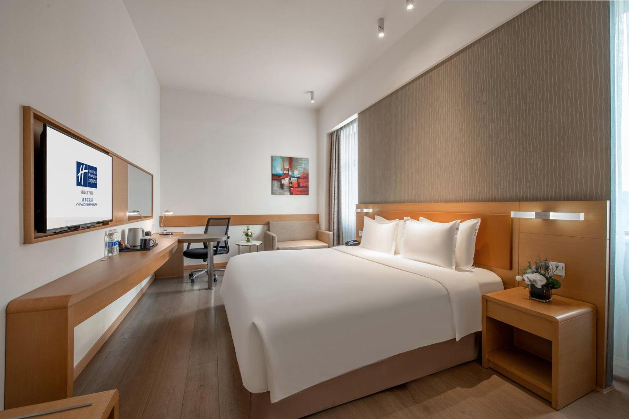 Holiday Inn Express Chengdu Huanhuaxi By Ihg-Near Jinsha Site Musem,Near Wuhou Temple Museum,Welcome Drinks,Free Gym,Free Self-Service Laundry צ'נגדו מראה חיצוני תמונה