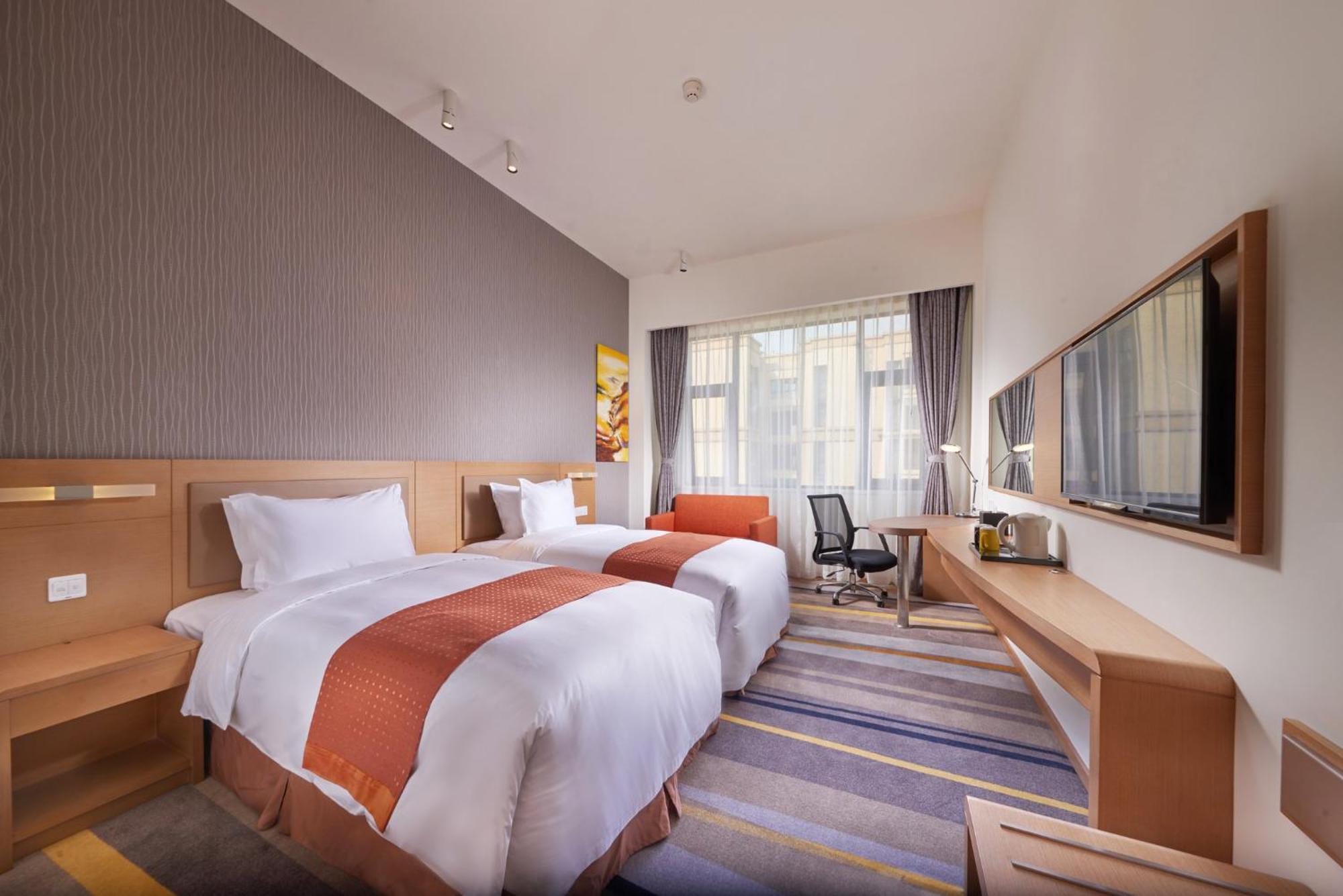 Holiday Inn Express Chengdu Huanhuaxi By Ihg-Near Jinsha Site Musem,Near Wuhou Temple Museum,Welcome Drinks,Free Gym,Free Self-Service Laundry צ'נגדו מראה חיצוני תמונה