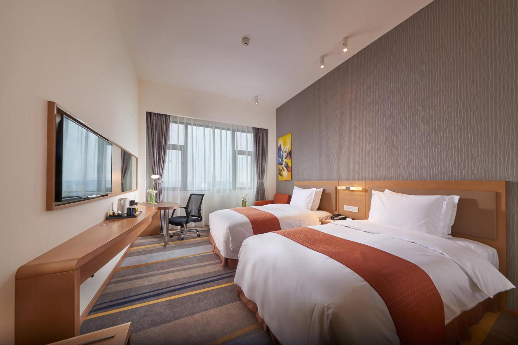 Holiday Inn Express Chengdu Huanhuaxi By Ihg-Near Jinsha Site Musem,Near Wuhou Temple Museum,Welcome Drinks,Free Gym,Free Self-Service Laundry צ'נגדו מראה חיצוני תמונה
