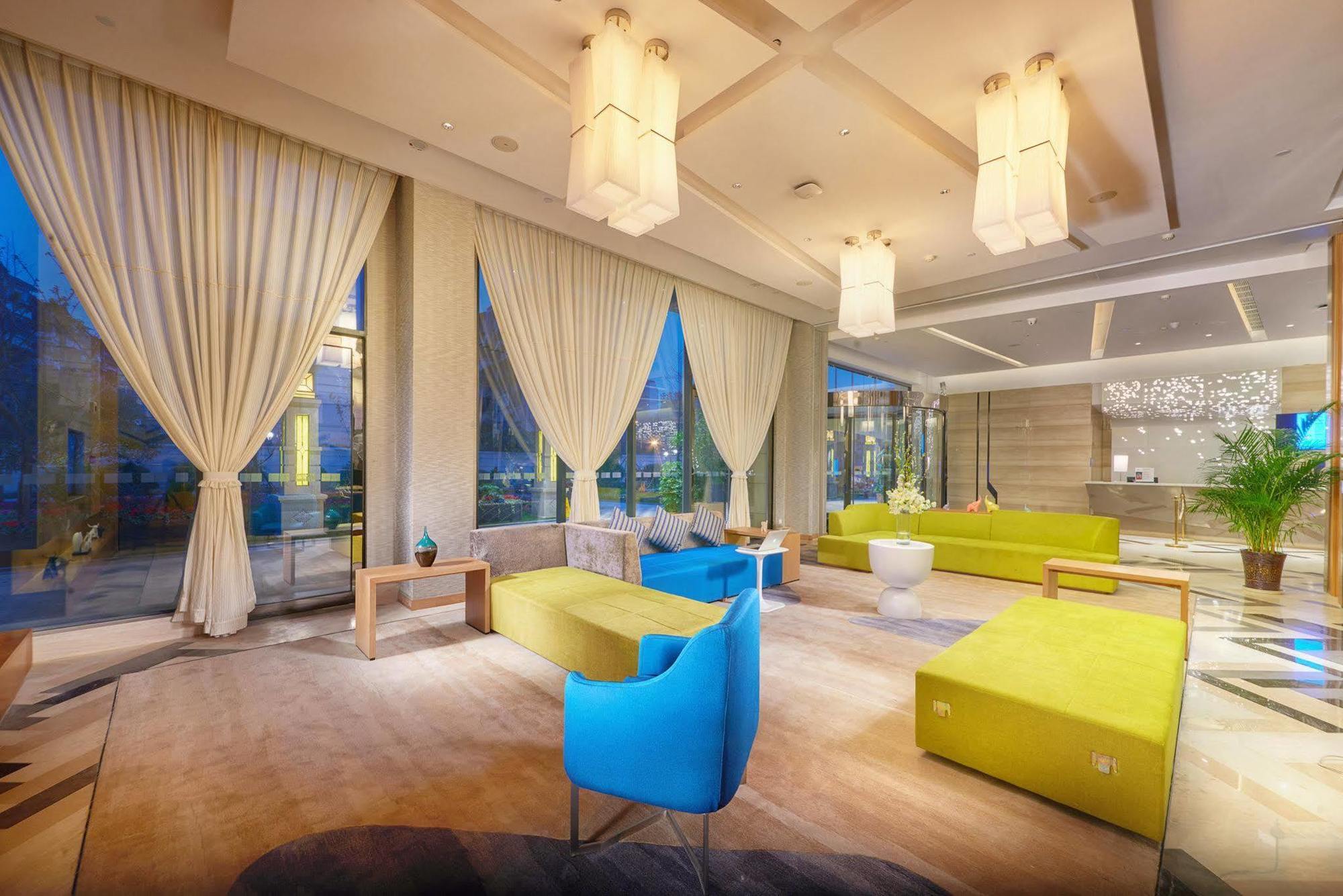 Holiday Inn Express Chengdu Huanhuaxi By Ihg-Near Jinsha Site Musem,Near Wuhou Temple Museum,Welcome Drinks,Free Gym,Free Self-Service Laundry צ'נגדו מראה חיצוני תמונה