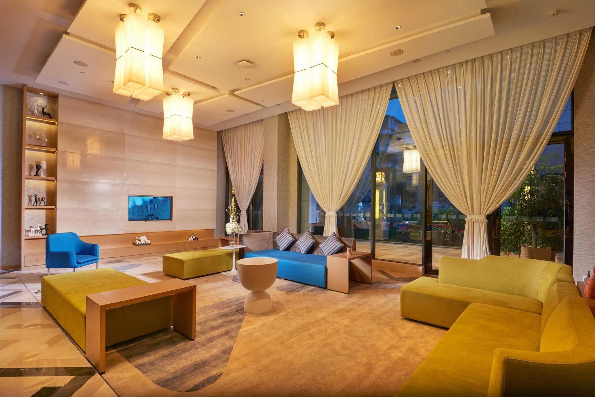 Holiday Inn Express Chengdu Huanhuaxi By Ihg-Near Jinsha Site Musem,Near Wuhou Temple Museum,Welcome Drinks,Free Gym,Free Self-Service Laundry צ'נגדו מראה חיצוני תמונה